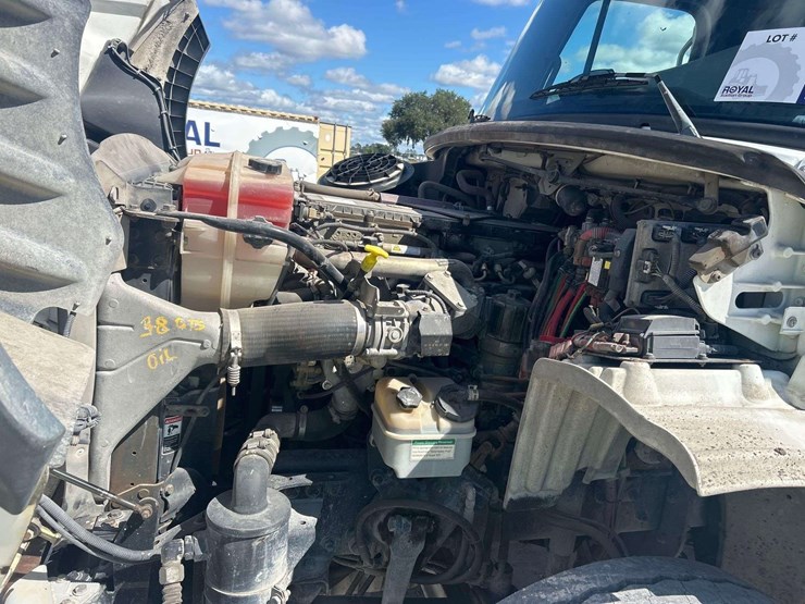 2011-freightliner-m2-112-tri-axle-dump-truck-image-6