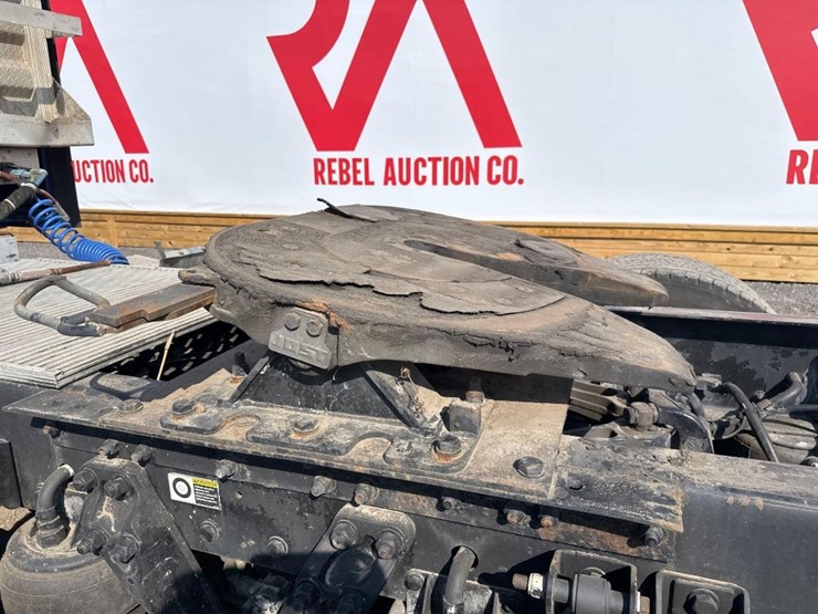 2012-kenworth-t660-image-16