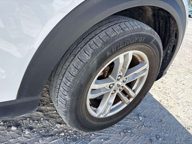 2022-ford-explorer-image-25