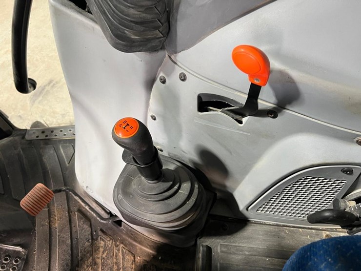 new-holland-t4.75-image-24