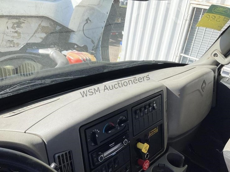 2015-international-7400-image-27