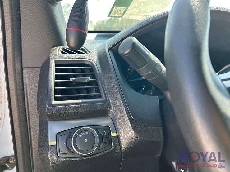 2017-ford-explorer-image-15