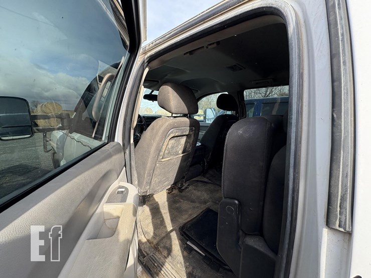 2012-chevrolet-silverado-3500-image-12