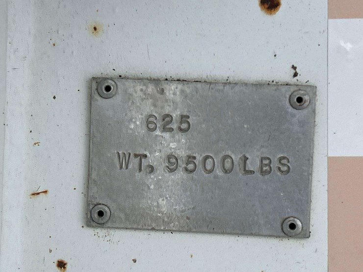 woodchuck-altec-at37g-37ft-insulated-rover-bucket-lift-image-17