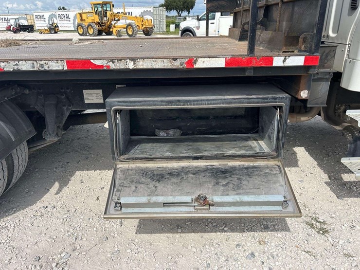 2018-freightliner-m2-106-lay-flat-roll-back-truck-image-25