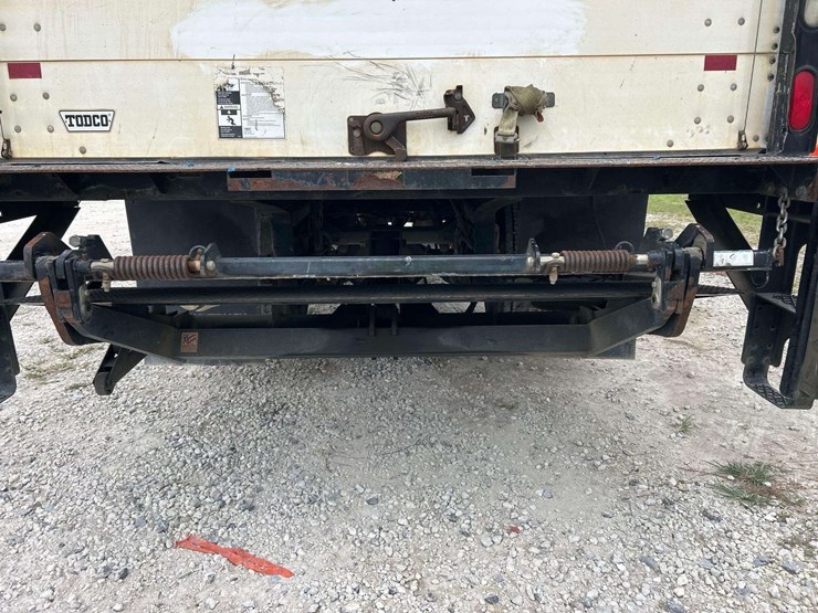 2017-peterbilt-220-image-15