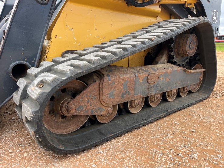 2010-deere-333d-image-2