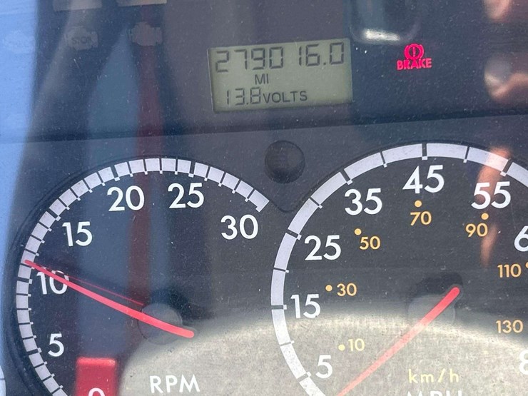 2009-freightliner-b2-image-6