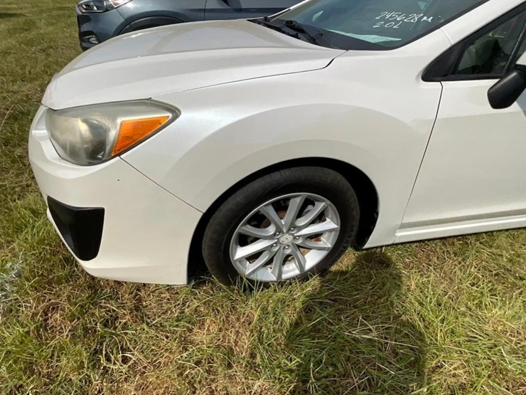 2014-subaru-impreza-(awd,-at,-2.0l,-miles-image-4