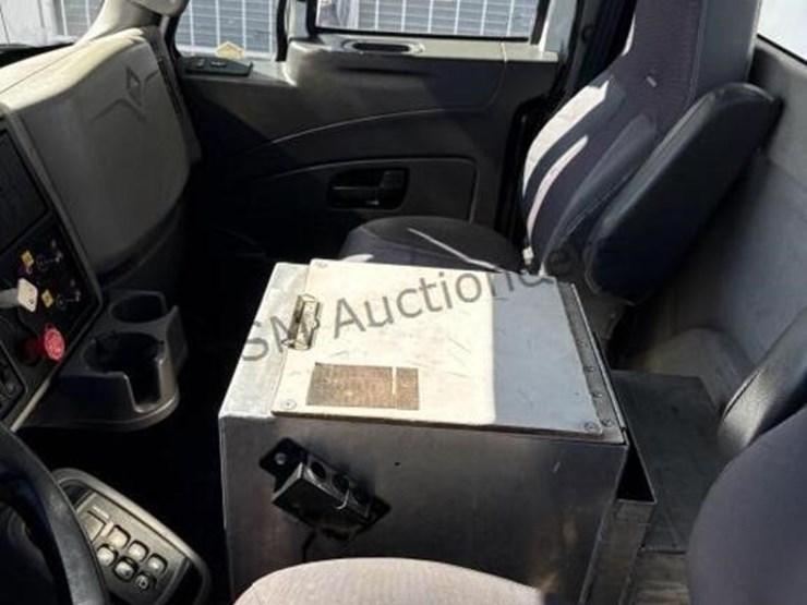 2013-international-7400-image-33