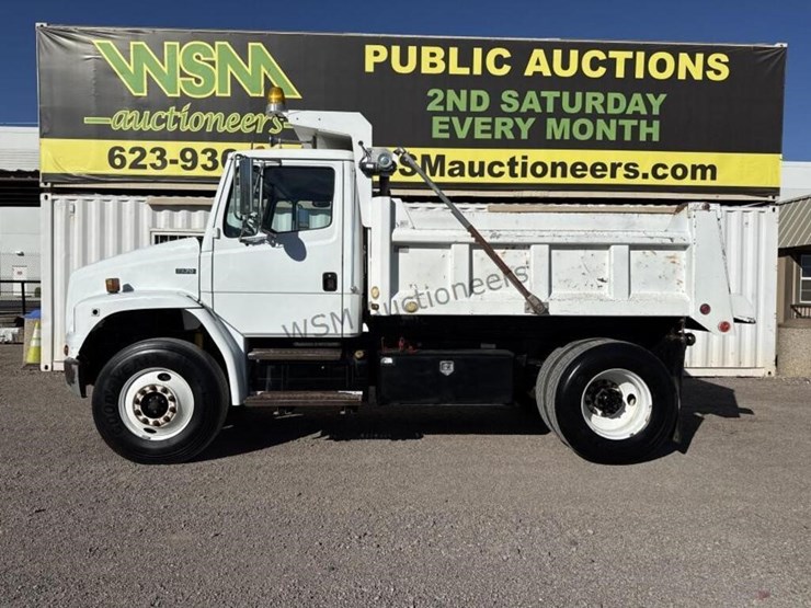 2004-freightliner-fl70-image-2