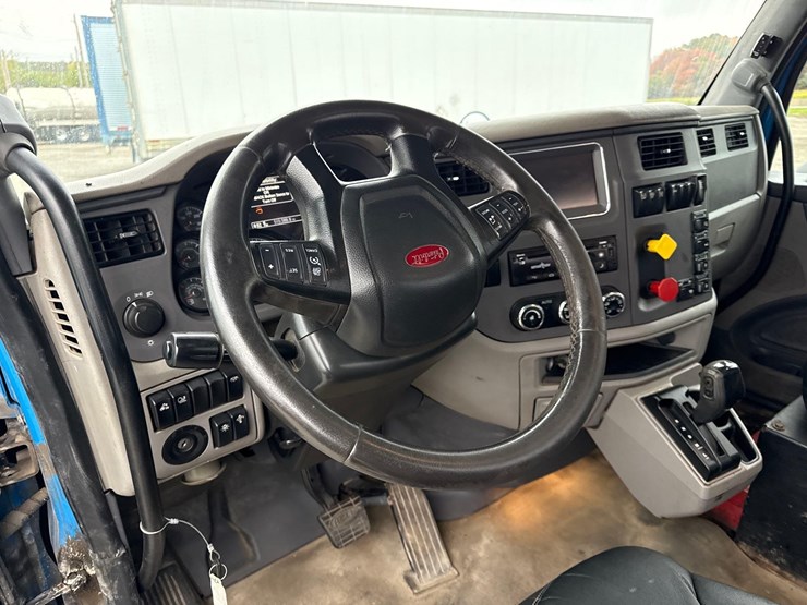 2018-peterbilt-567-image-10