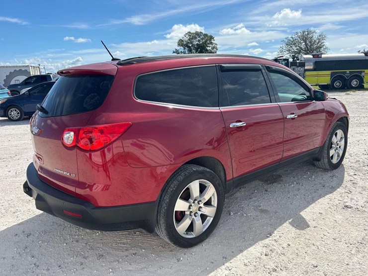 2012-chevrolet-traverse-image-3