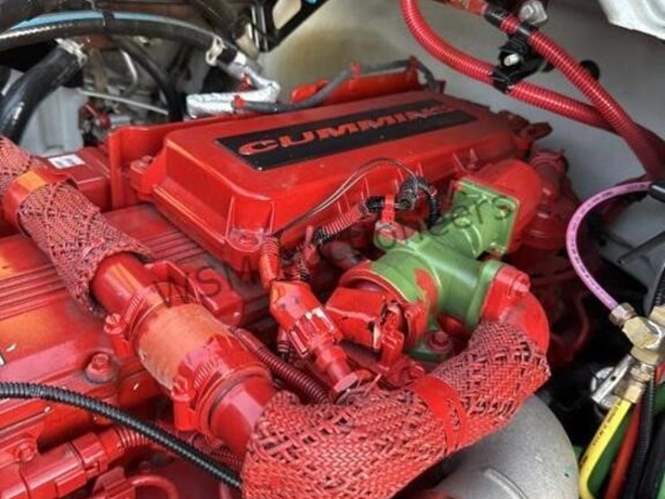 2012-freightliner-m2-106-image-43