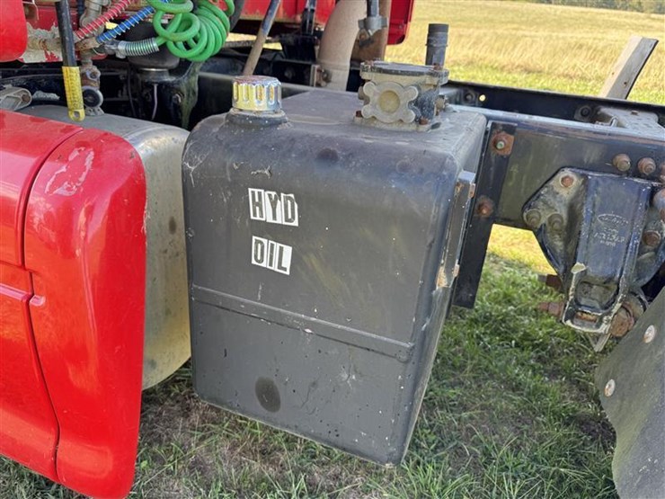 2005-peterbilt-387-image-16