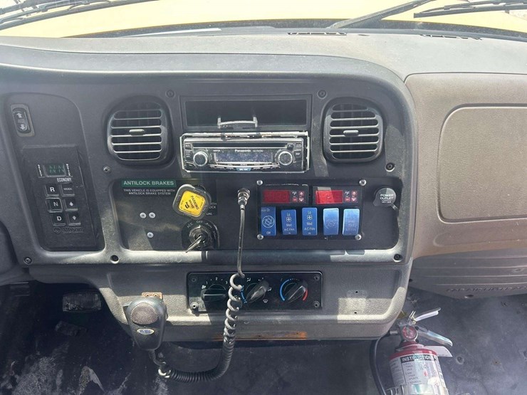 2009-freightliner-b2-image-12