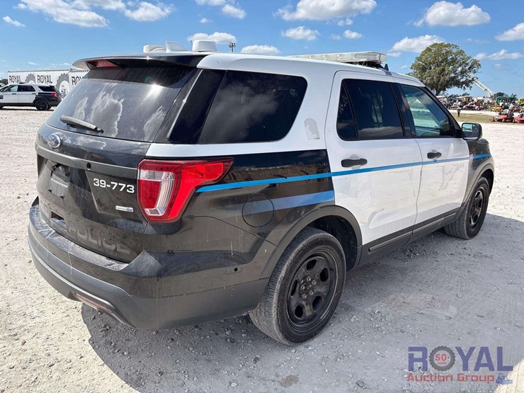 2017-ford-explorer-image-3