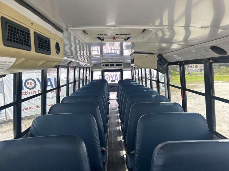 2009-freightliner-b2-image-17