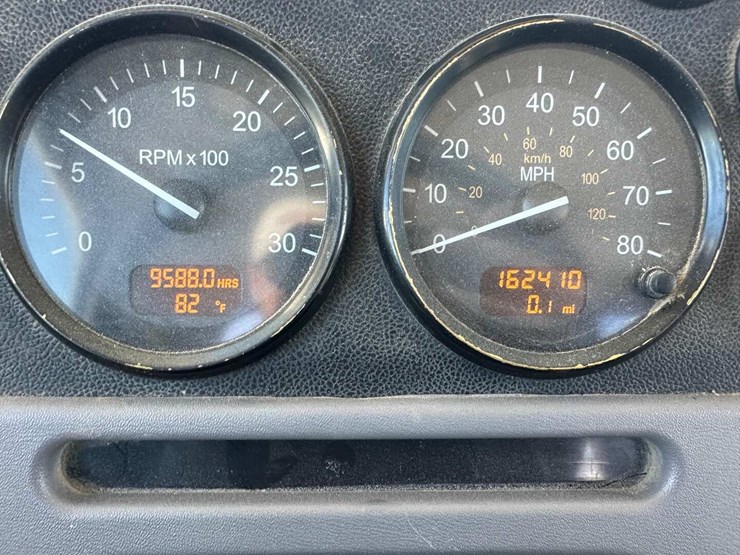 2012-peterbilt-367-image-9