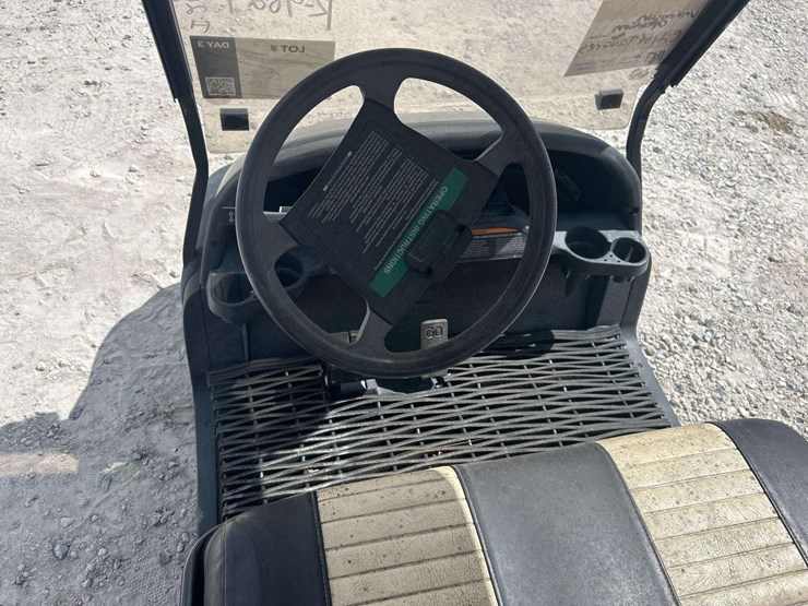 2001-club-car-electric-cart-image-9