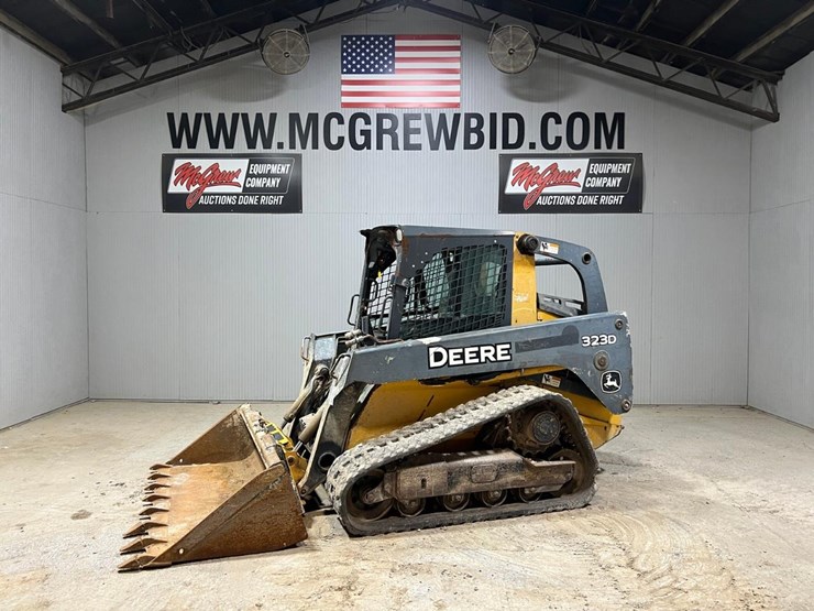deere-323d-image-1