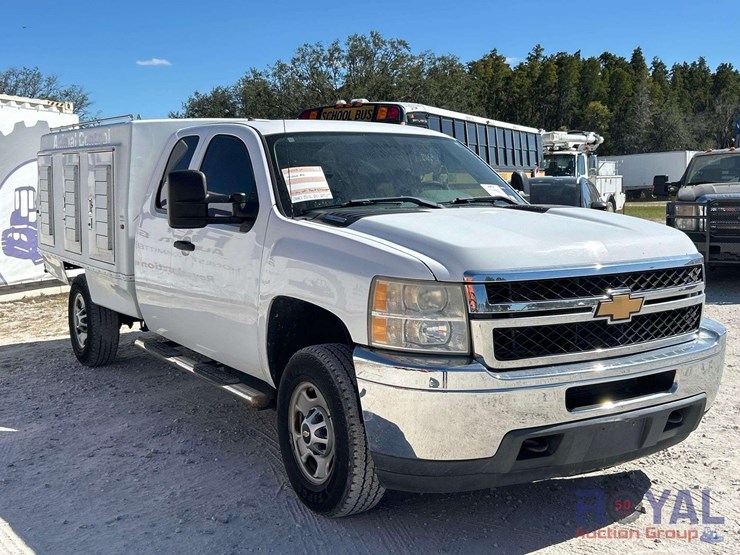 2013-chevrolet-silverado-3500-image-2