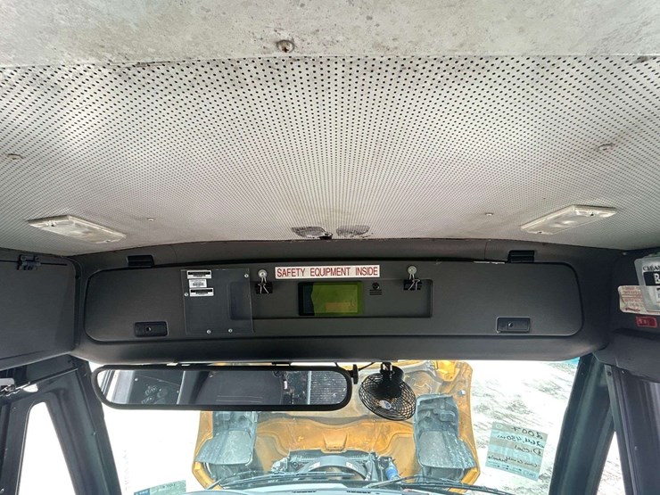 2007-freightliner-b2-image-16