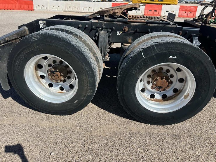 2013-peterbilt-367-image-6