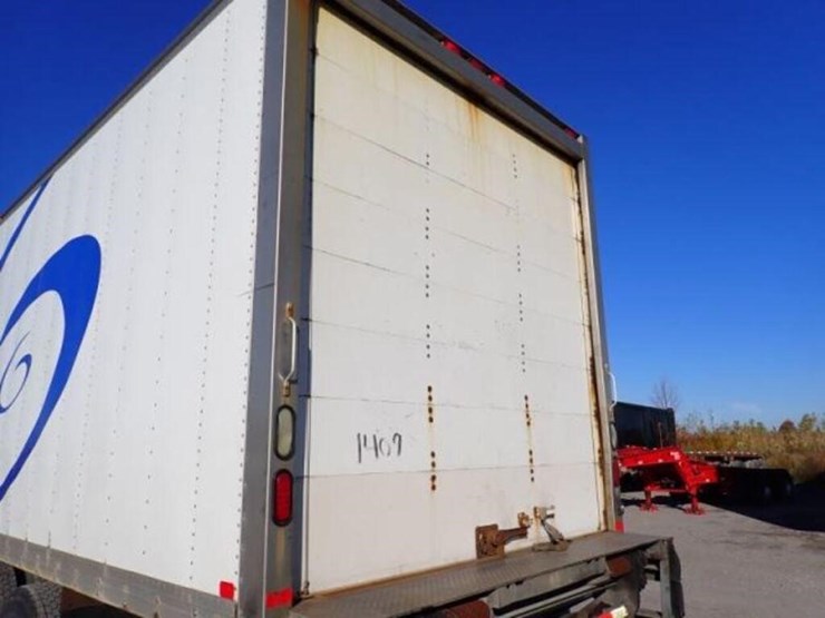 2014-freightliner-business-class-m2-106-image-49