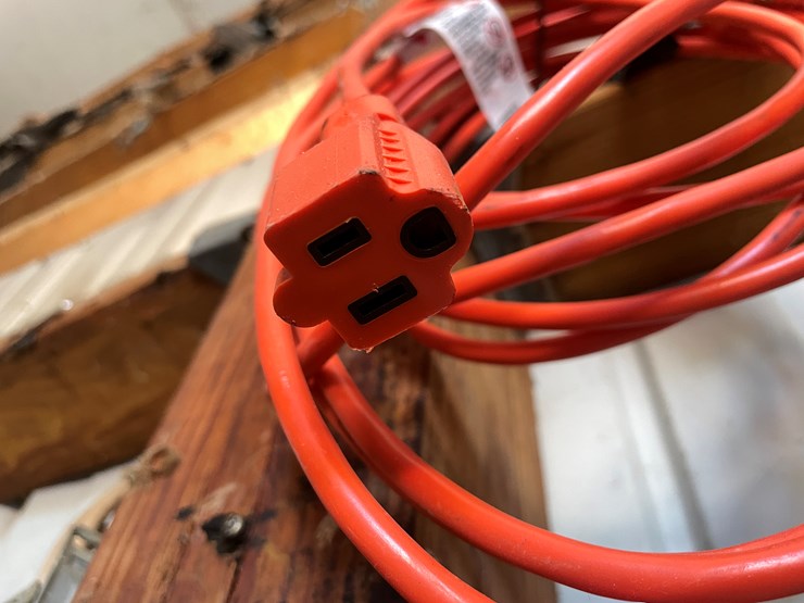 #1071-•-extension-cord-and-jumper-cables-image-3