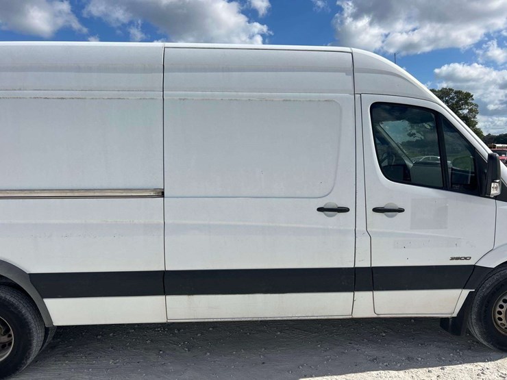 2015-freightliner-sprinter-3500-image-17