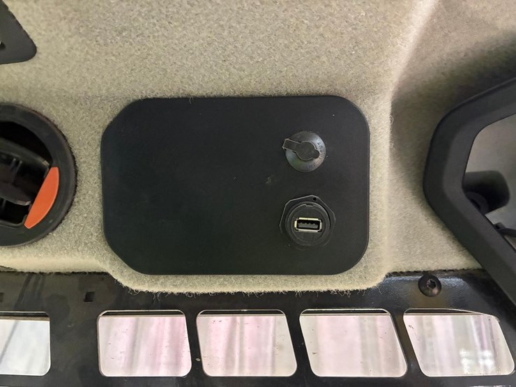 2021-bobcat-t66-image-27