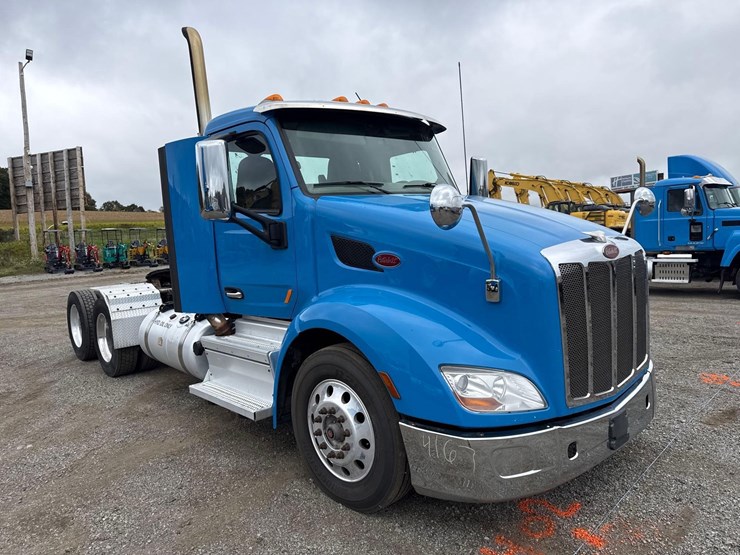 2018-peterbilt-579-image-2