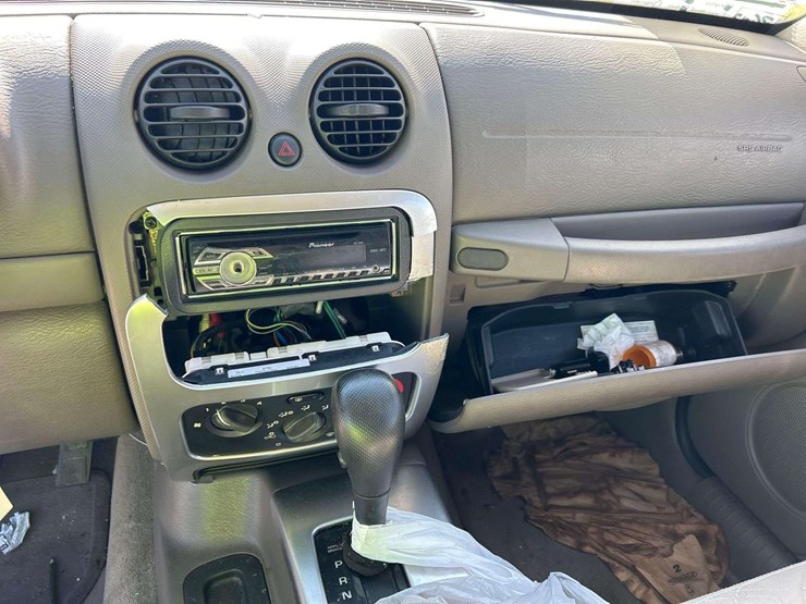 2004-jeep-liberty-image-18