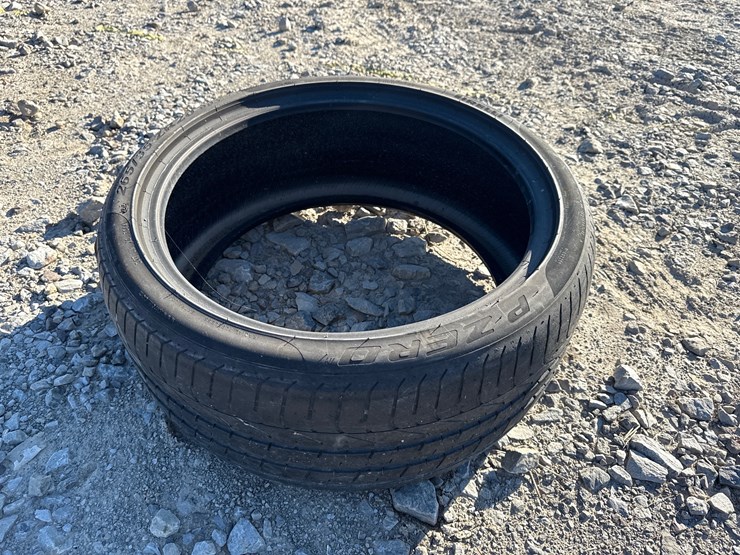 #27578-•-(1)-p-zero-265/35r20-tire-inv#-27578-image-3