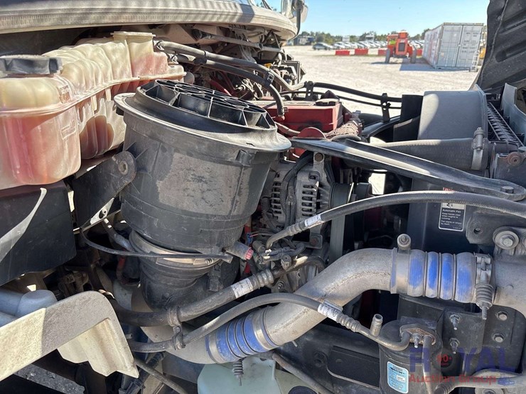 2016-freightliner-m2-106-4x4-altec-bucket-truck-image-45