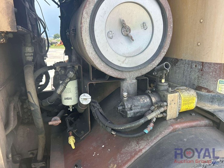 2015-peterbilt-320-image-15