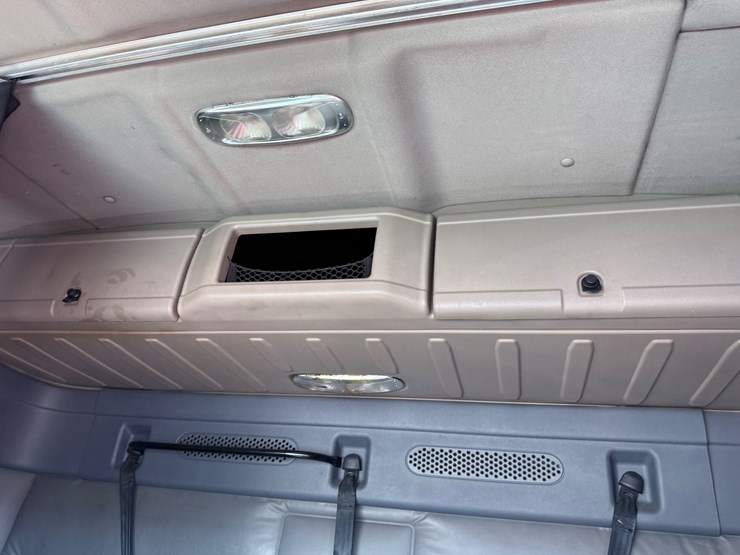 2015-freightliner-cascadia-113-image-48