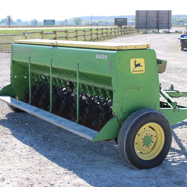 JOHN DEERE 8200