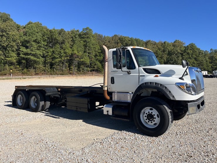 2012-international-7600-image-5