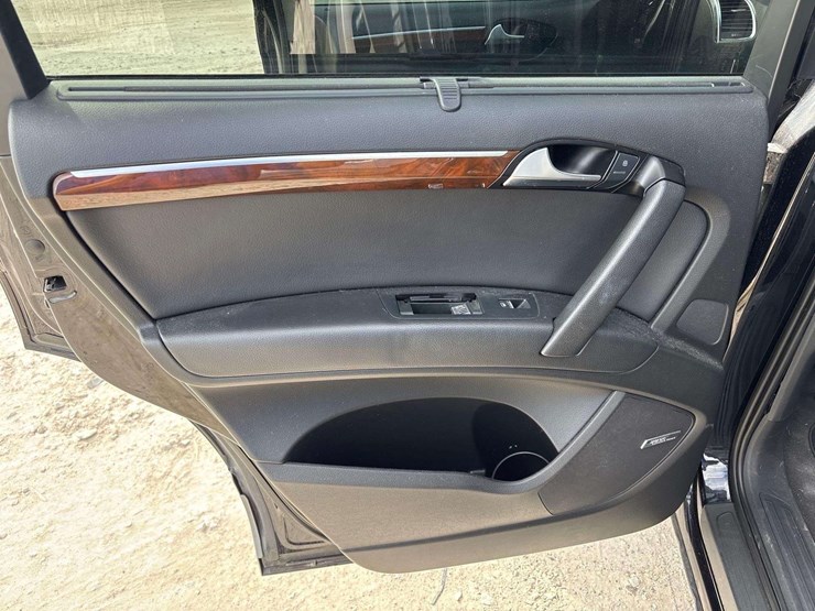 2012-audi-q7-premium-plus-awd-suv-image-21