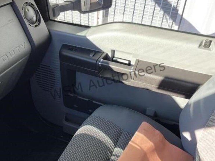 2015-ford-f550-image-25