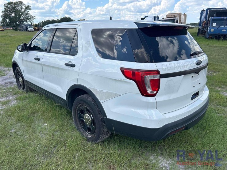 2017-ford-explorer-image-4