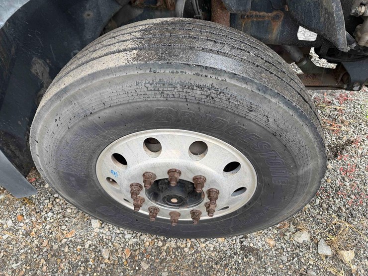 2019-mack-anthem-64t-image-16