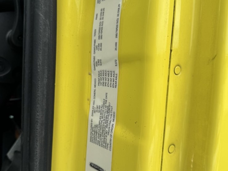 2018-freightliner-cascadia-126-image-13