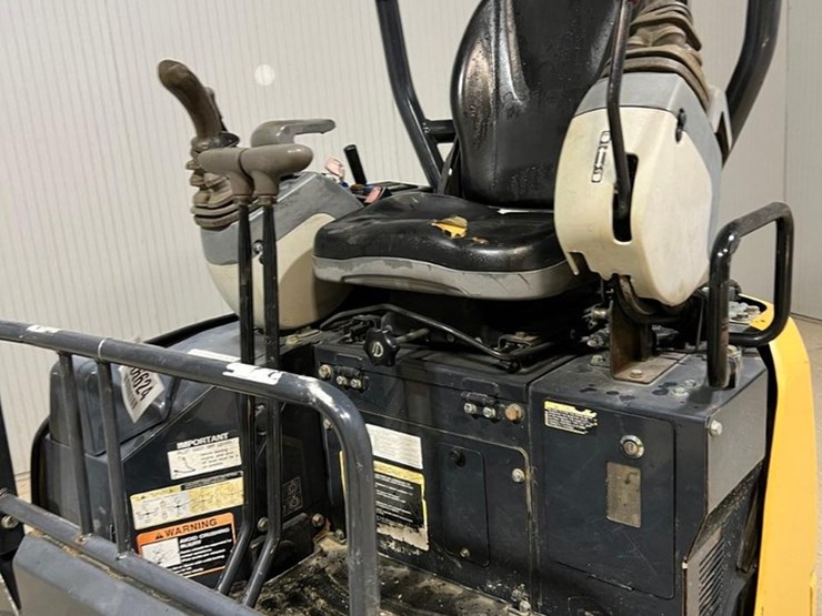 2015-deere-17g-image-23