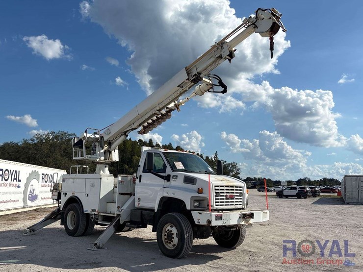 2007-gmc-c8500-altec-dl45tr-insulated-material-handling-digger-derrick-truck-image-2