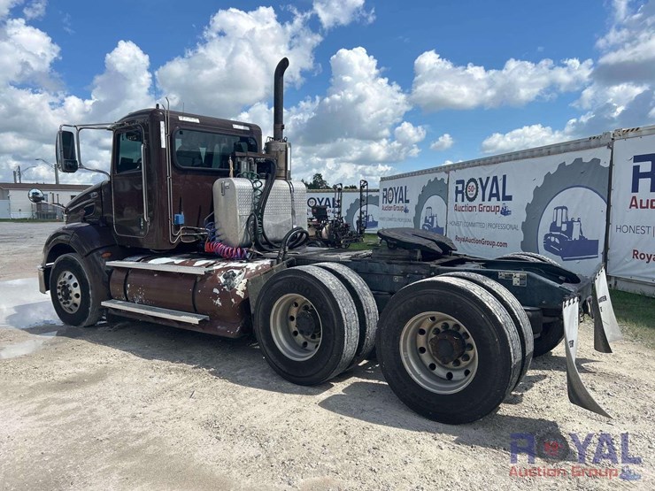 2014-peterbilt-384-image-4