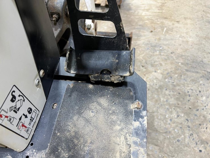 2022-bobcat-e10-image-26