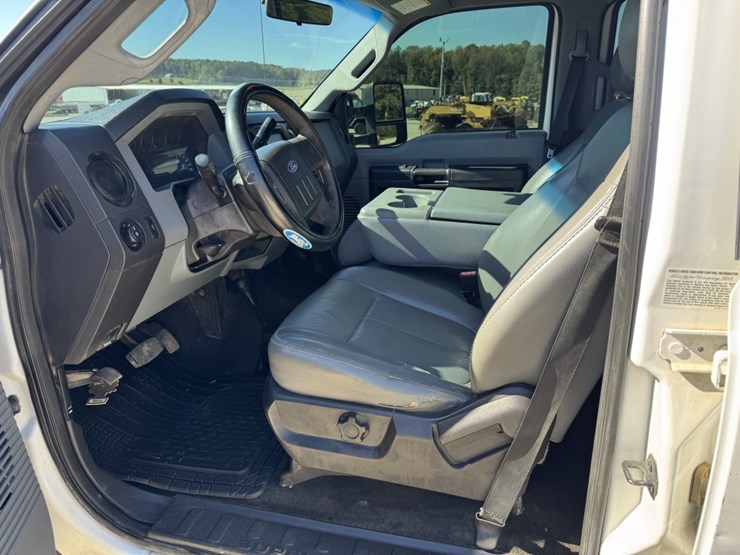 2012-ford-f550-image-10